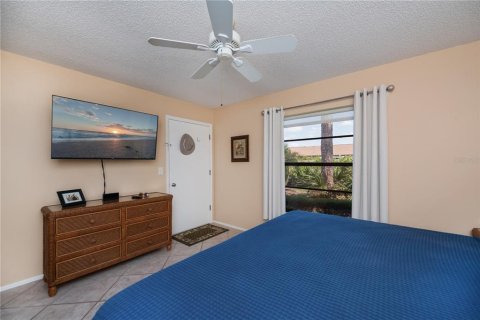 Condo in Englewood, Florida, 2 bedrooms  № 1650930 - photo 22