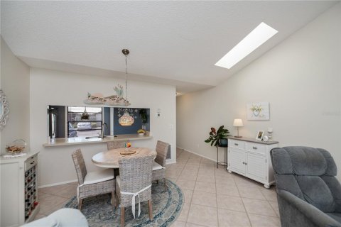 Condo in Englewood, Florida, 2 bedrooms  № 1650930 - photo 16
