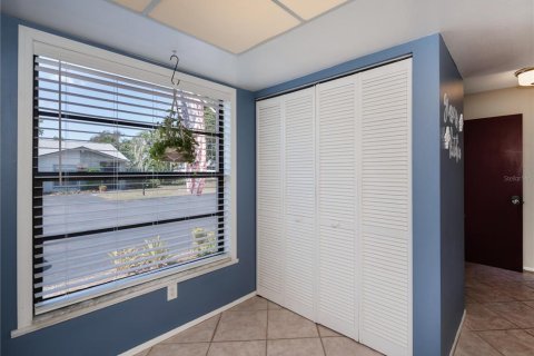 Condo in Englewood, Florida, 2 bedrooms  № 1650930 - photo 11