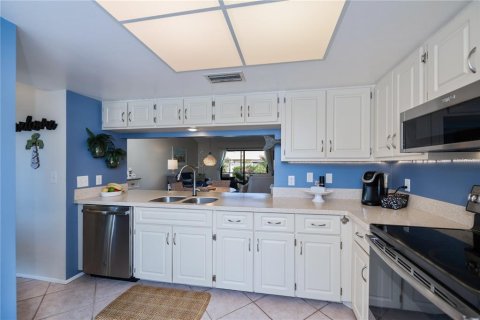Condo in Englewood, Florida, 2 bedrooms  № 1650930 - photo 10
