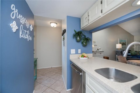 Condo in Englewood, Florida, 2 bedrooms  № 1650930 - photo 7