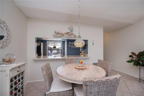 Condo in Englewood, Florida, 2 bedrooms  № 1650930 - photo 13