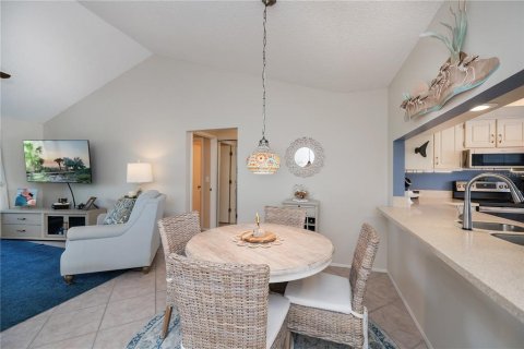 Condo in Englewood, Florida, 2 bedrooms  № 1650930 - photo 14