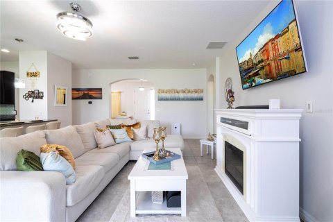 Купить виллу или дом в Деланд, Флорида 8 комнат, 205.87м2, № 2223462 - фото 13