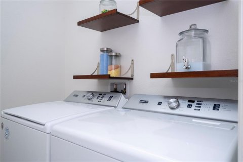 Купить виллу или дом в Деланд, Флорида 8 комнат, 205.87м2, № 2223462 - фото 30