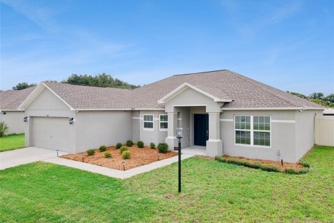 House in Winter Haven, Florida 3 bedrooms, 173.08 sq.m. № 2285320 - photo 2