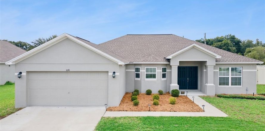 House in Winter Haven, Florida 3 bedrooms, 173.08 sq.m. № 2285320