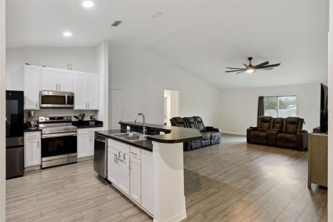 House in Winter Haven, Florida 3 bedrooms, 173.08 sq.m. № 2285320 - photo 3