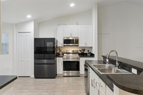 House in Winter Haven, Florida 3 bedrooms, 173.08 sq.m. № 2285320 - photo 6