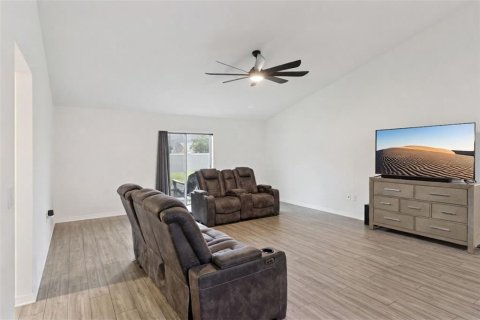 House in Winter Haven, Florida 3 bedrooms, 173.08 sq.m. № 2285320 - photo 23