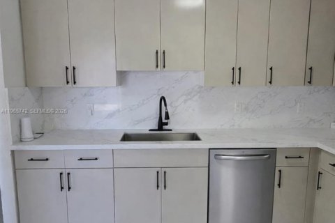 Villa ou maison à vendre à Miami, Floride: 3 chambres № 2030104 - photo 6