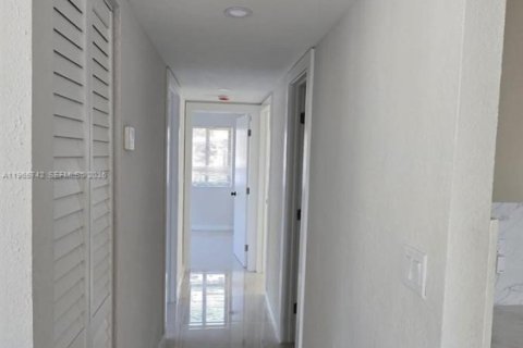 Villa ou maison à vendre à Miami, Floride: 3 chambres № 2030104 - photo 8