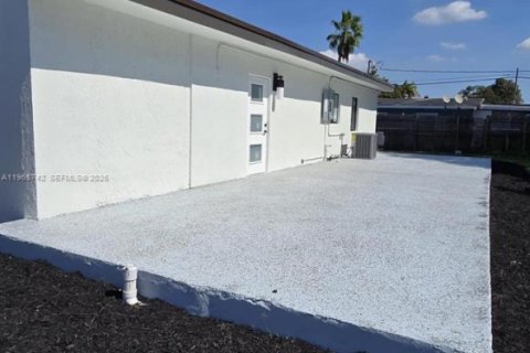 Villa ou maison à vendre à Miami, Floride: 3 chambres № 2030104 - photo 4