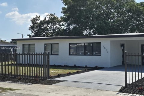 Дом в Майами, Флорида 3 спальни № 2030104