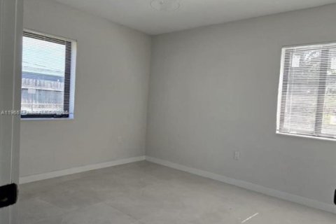 Villa ou maison à vendre à Miami, Floride: 3 chambres № 2030104 - photo 13