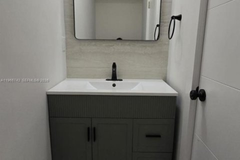 Villa ou maison à vendre à Miami, Floride: 3 chambres № 2030104 - photo 16