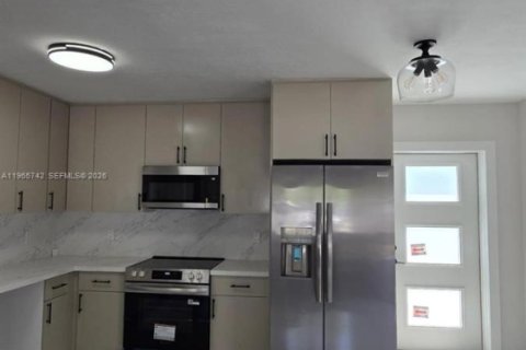 Villa ou maison à vendre à Miami, Floride: 3 chambres № 2030104 - photo 7