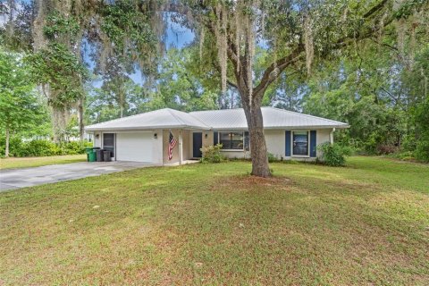 House in Fanning Springs, Florida 3 bedrooms, 127.28 sq.m. № 1784574 - photo 1