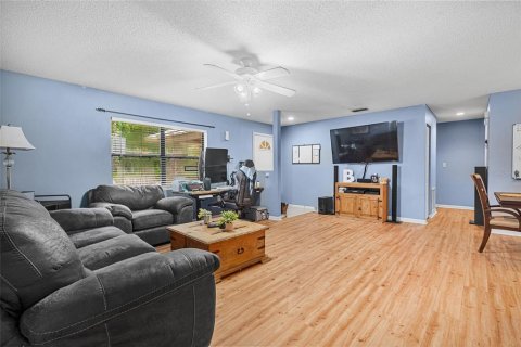 House in Fanning Springs, Florida 3 bedrooms, 127.28 sq.m. № 1784574 - photo 15