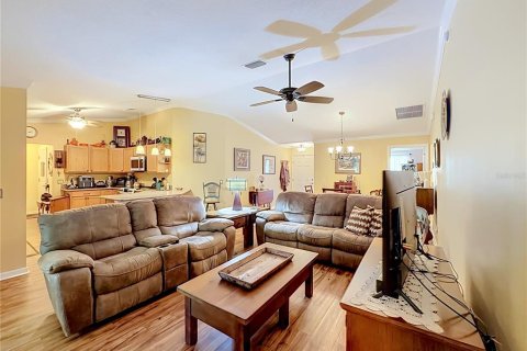 Villa ou maison à vendre à Lady Lake, Floride: 3 chambres, 140.38 m2 № 2334149 - photo 2