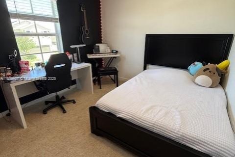 House in Florida City, Florida 4 bedrooms, 197.51 sq.m. № 1888375 - photo 13