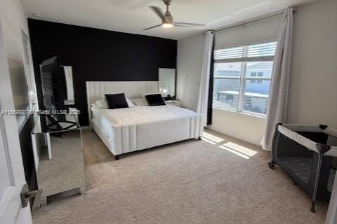 House in Florida City, Florida 4 bedrooms, 197.51 sq.m. № 1888375 - photo 19