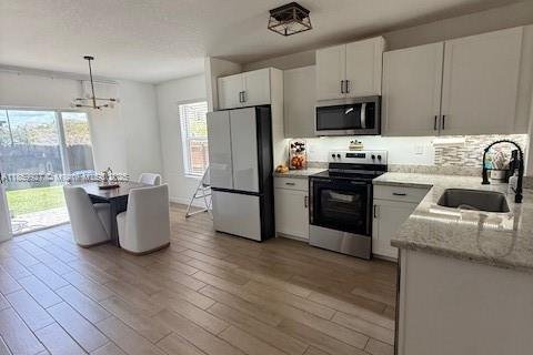 House in Florida City, Florida 4 bedrooms, 197.51 sq.m. № 1888375 - photo 7