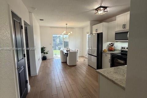 House in Florida City, Florida 4 bedrooms, 197.51 sq.m. № 1888375 - photo 4