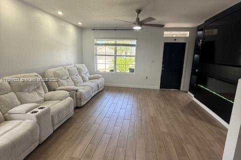 House in Florida City, Florida 4 bedrooms, 197.51 sq.m. № 1888375 - photo 26