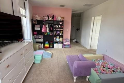 House in Florida City, Florida 4 bedrooms, 197.51 sq.m. № 1888375 - photo 18