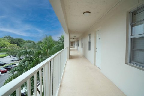 Condo in Pompano Beach, Florida, 3 bedrooms № 2026812 - photo 6