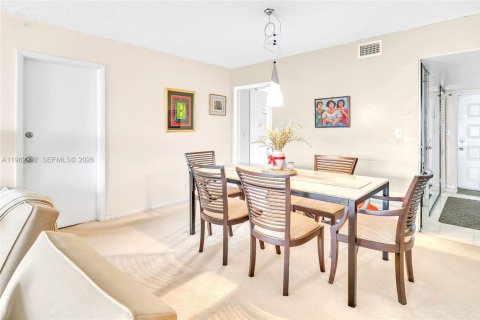 Condo in Pompano Beach, Florida, 3 bedrooms № 2026812 - photo 12