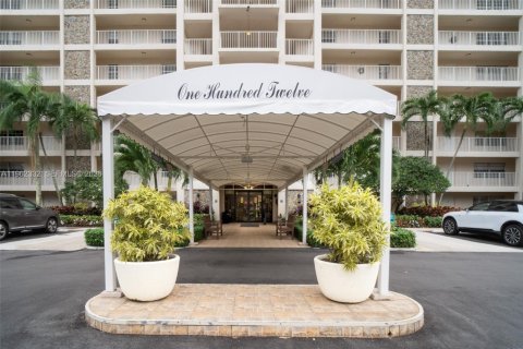 Condo in Pompano Beach, Florida, 3 bedrooms № 2026812 - photo 3