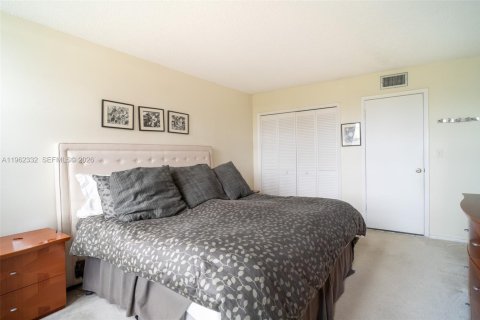 Condo in Pompano Beach, Florida, 3 bedrooms № 2026812 - photo 21