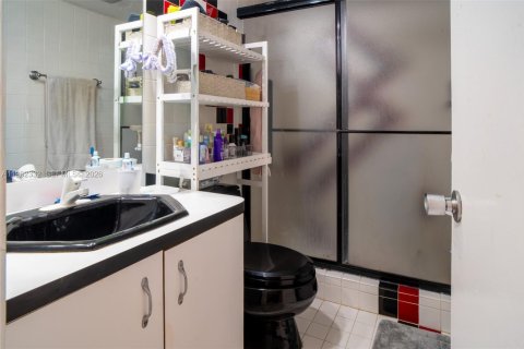 Condo in Pompano Beach, Florida, 3 bedrooms № 2026812 - photo 18