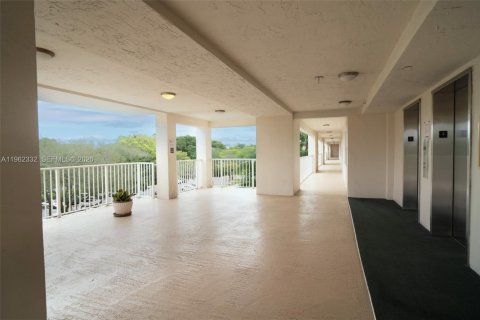 Condo in Pompano Beach, Florida, 3 bedrooms № 2026812 - photo 5