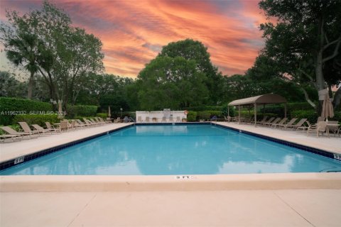 Condo in Pompano Beach, Florida, 3 bedrooms № 2026812 - photo 26