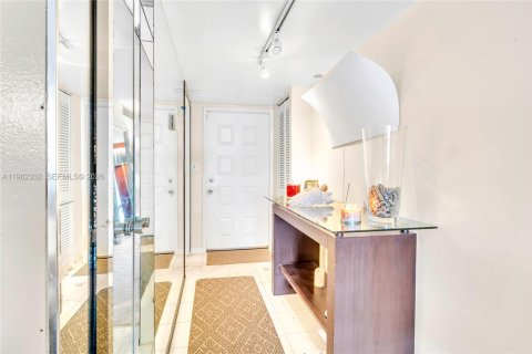 Condo in Pompano Beach, Florida, 3 bedrooms № 2026812 - photo 7