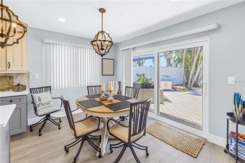 Villa ou maison à vendre à Treasure Island, Floride: 3 chambres, 150.41 m2 № 2425334 - photo 16