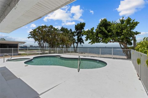 House in Gulfport, Florida 3 bedrooms, 154.78 sq.m. № 1774685 - photo 7