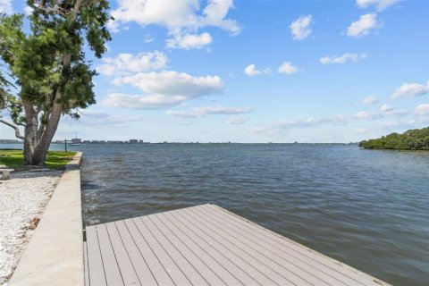 House in Gulfport, Florida 3 bedrooms, 154.78 sq.m. № 1774685 - photo 11