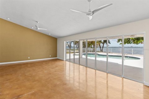 House in Gulfport, Florida 3 bedrooms, 154.78 sq.m. № 1774685 - photo 18