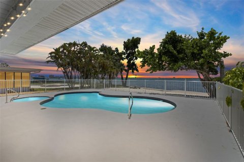 House in Gulfport, Florida 3 bedrooms, 154.78 sq.m. № 1774685 - photo 9
