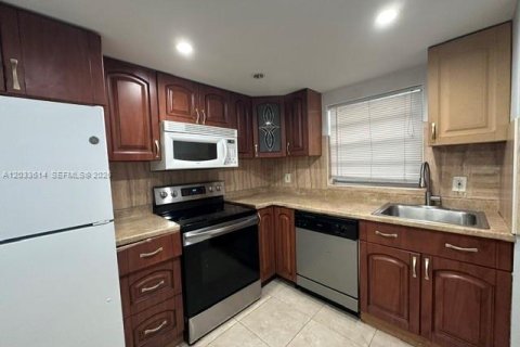 Condo in North Miami Beach, Florida, 1 bedroom  № 2086940 - photo 3