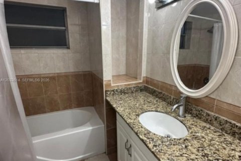 Condo in North Miami Beach, Florida, 1 bedroom  № 2086940 - photo 11