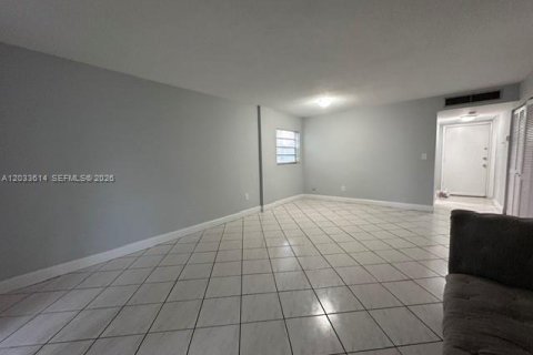 Condo in North Miami Beach, Florida, 1 bedroom  № 2086940 - photo 5