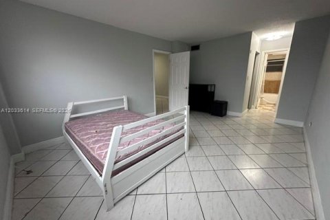 Condo in North Miami Beach, Florida, 1 bedroom  № 2086940 - photo 8