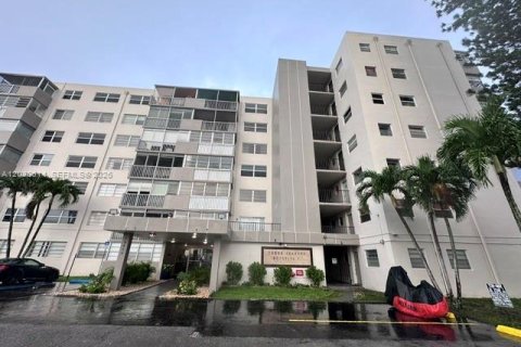 Condo in North Miami Beach, Florida, 1 bedroom  № 2086940 - photo 14