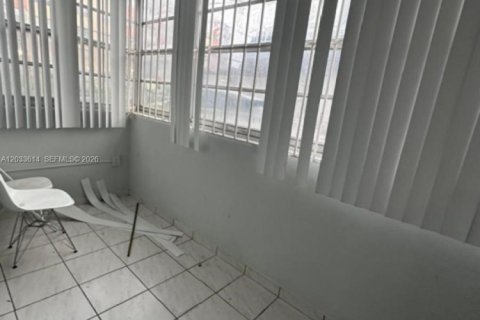 Condo in North Miami Beach, Florida, 1 bedroom  № 2086940 - photo 12