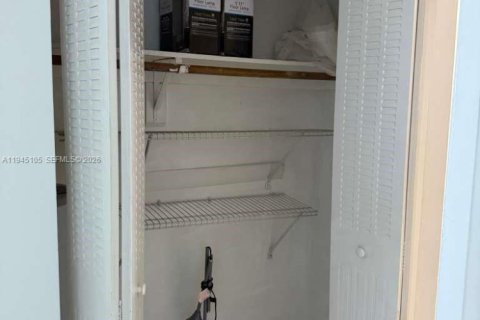 Снять в аренду кондоминиум в Холливуд, Флорида 1 спальня, 59.46м2, № 2001449 - фото 17